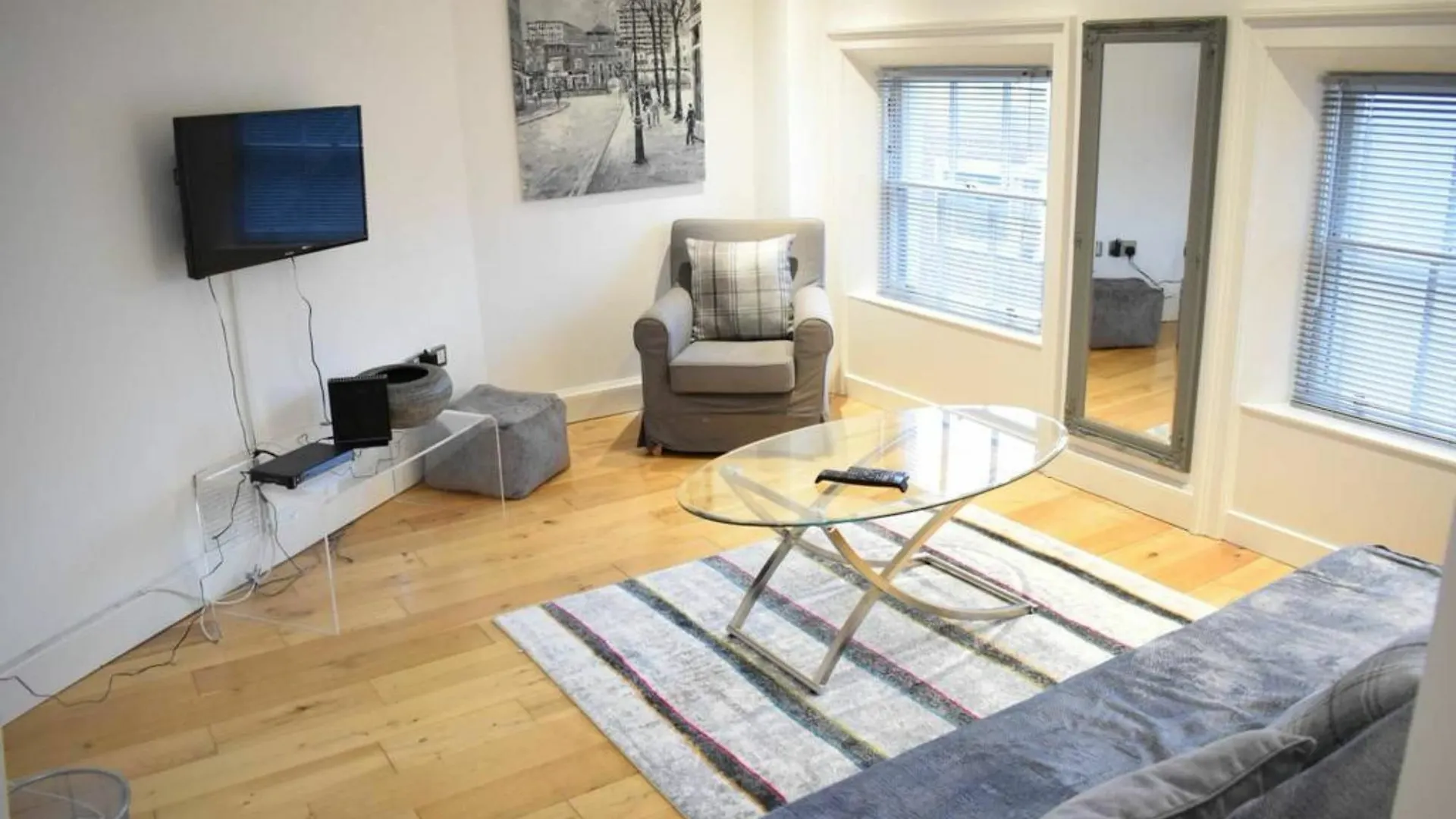 2 Bedroom Apartment Near Grafton Street Sleeps 4 contacts